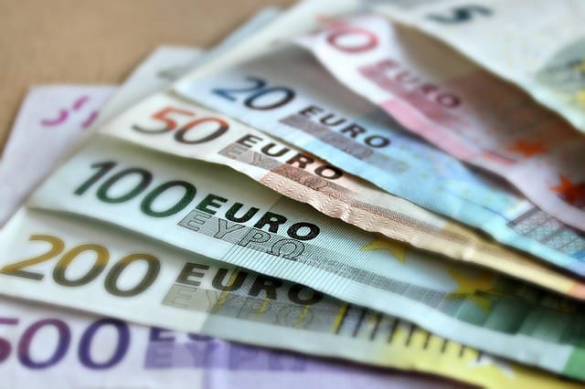 El testamento oculto de Rocío Jurado sale a la luz. Billetes de euros