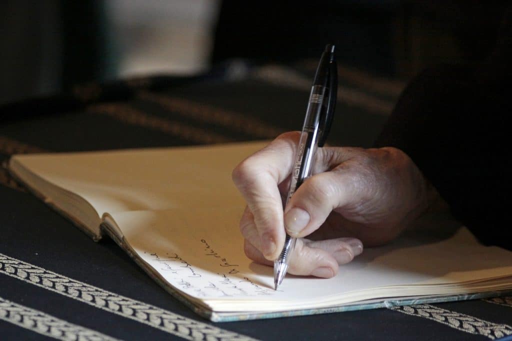 Qué hay que llevar al notario para hacer un testamento