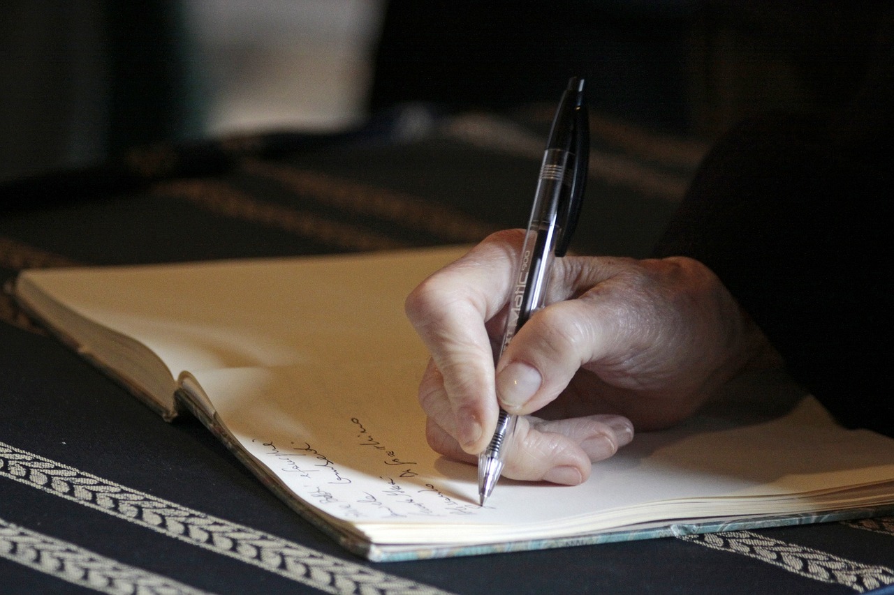Qué hay que llevar al notario para hacer un testamento